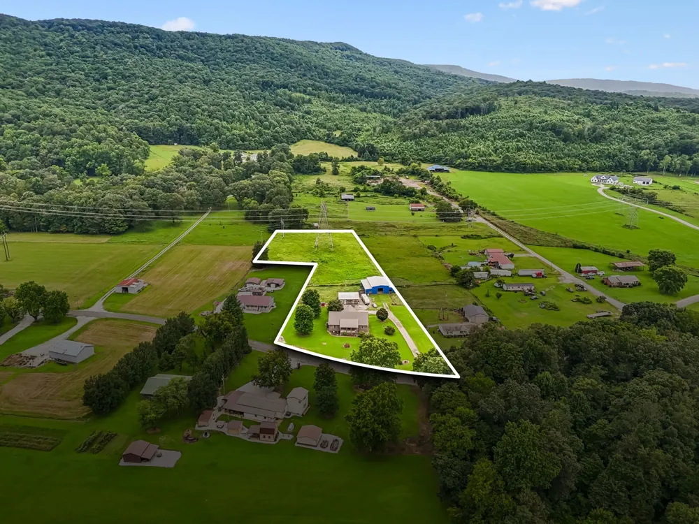 4012 Payne Cove Rd Pelham, TN 37366