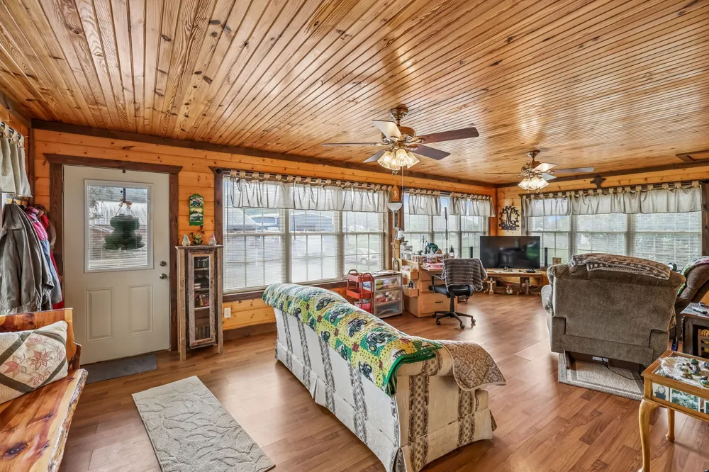 4012 Payne Cove Rd Pelham, TN 37366
