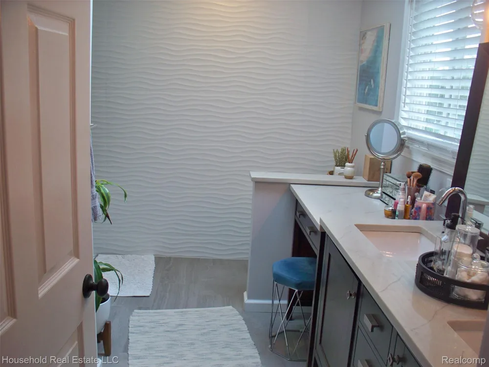 2933 Augusta Drive Commerce Charter Township, MI 48382