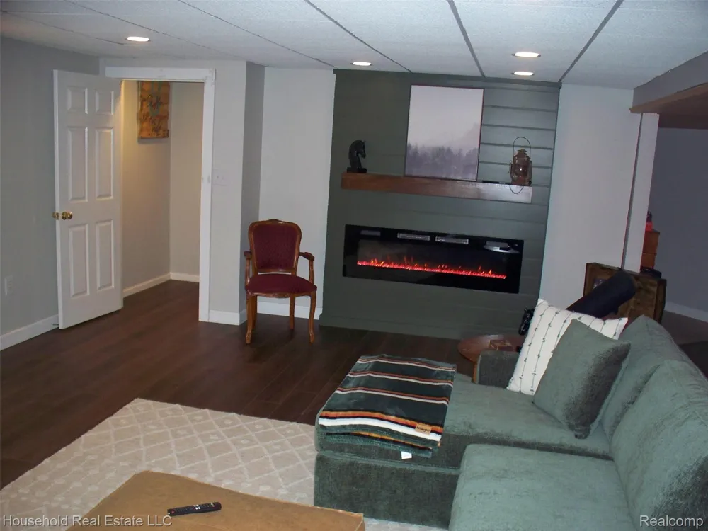 2933 Augusta Drive Commerce Charter Township, MI 48382