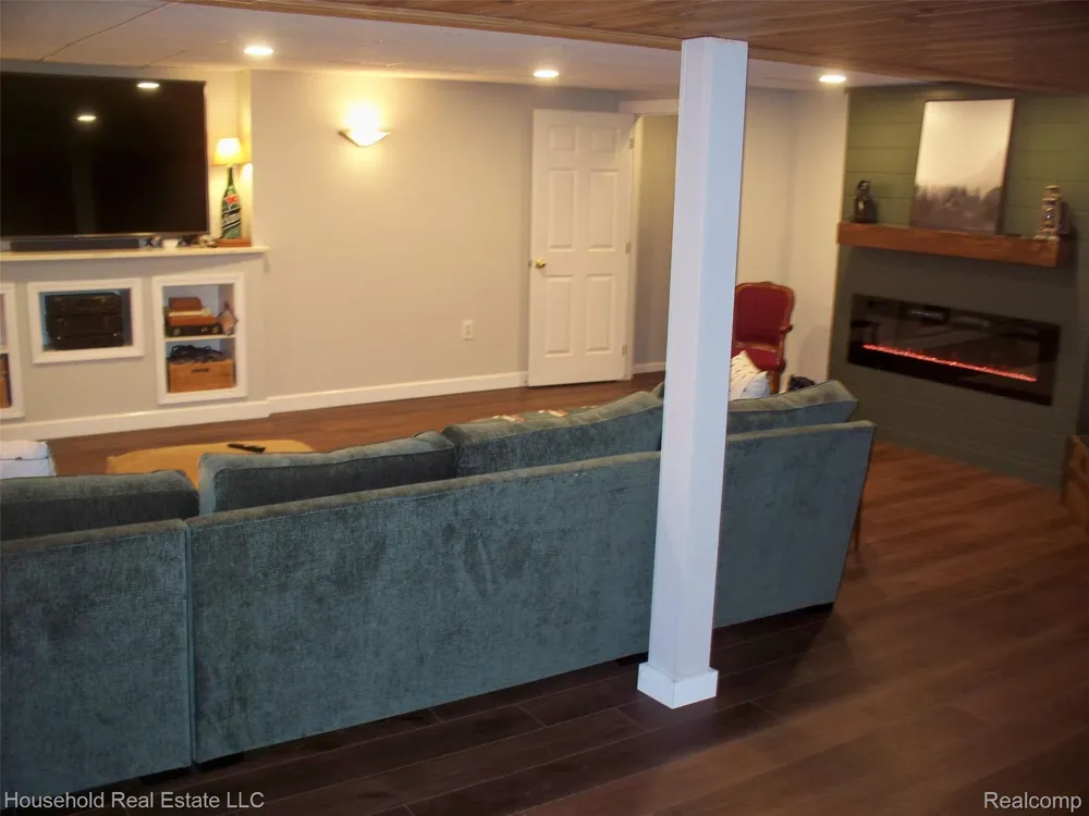 2933 Augusta Drive Commerce Charter Township, MI 48382