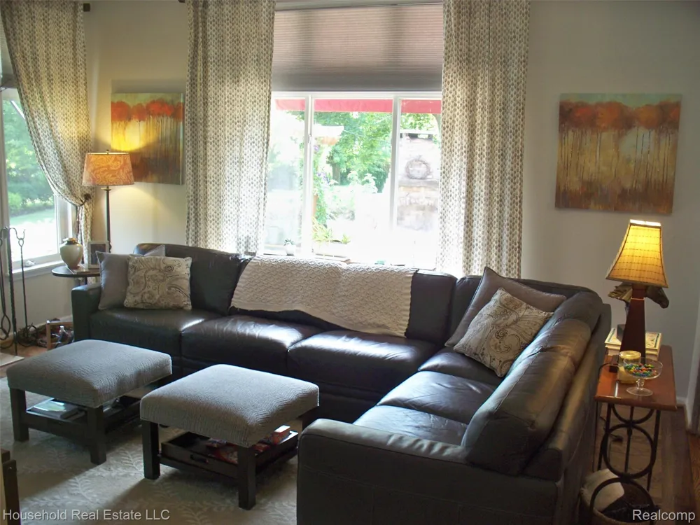 2933 Augusta Drive Commerce Charter Township, MI 48382