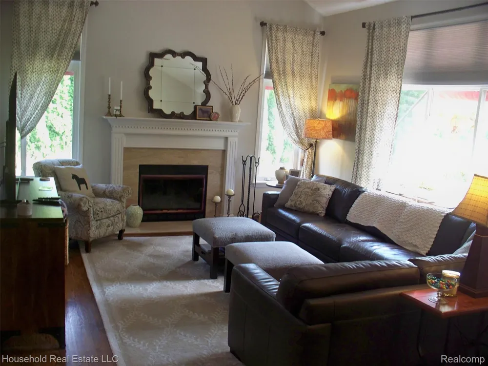 2933 Augusta Drive Commerce Charter Township, MI 48382