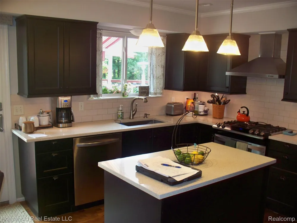2933 Augusta Drive Commerce Charter Township, MI 48382
