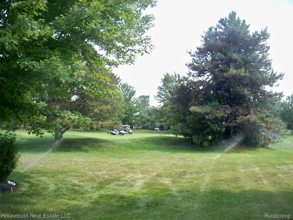 2933 Augusta Drive Commerce Charter Township, MI 48382