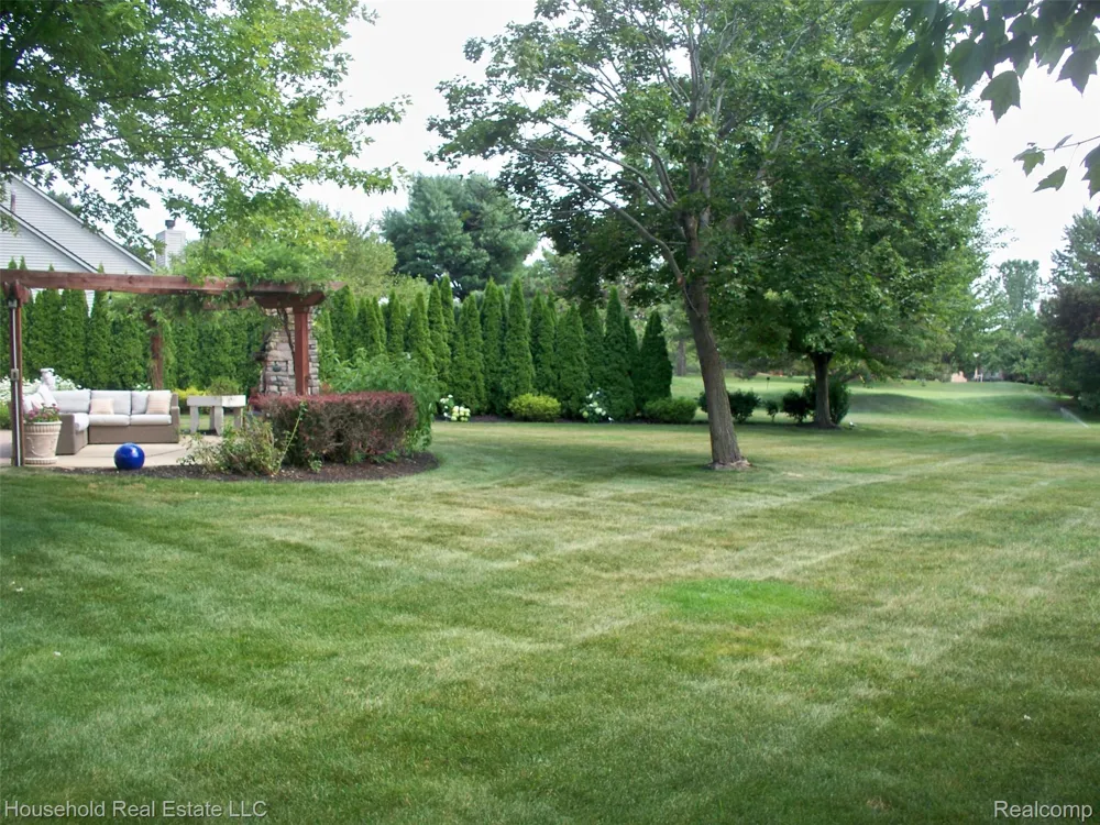 2933 Augusta Drive Commerce Charter Township, MI 48382