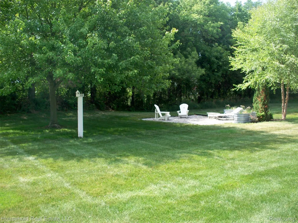 2933 Augusta Drive Commerce Charter Township, MI 48382