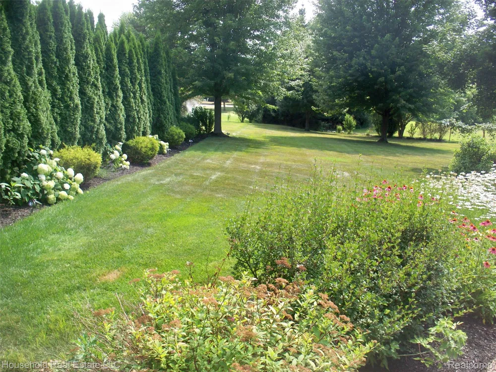 2933 Augusta Drive Commerce Charter Township, MI 48382