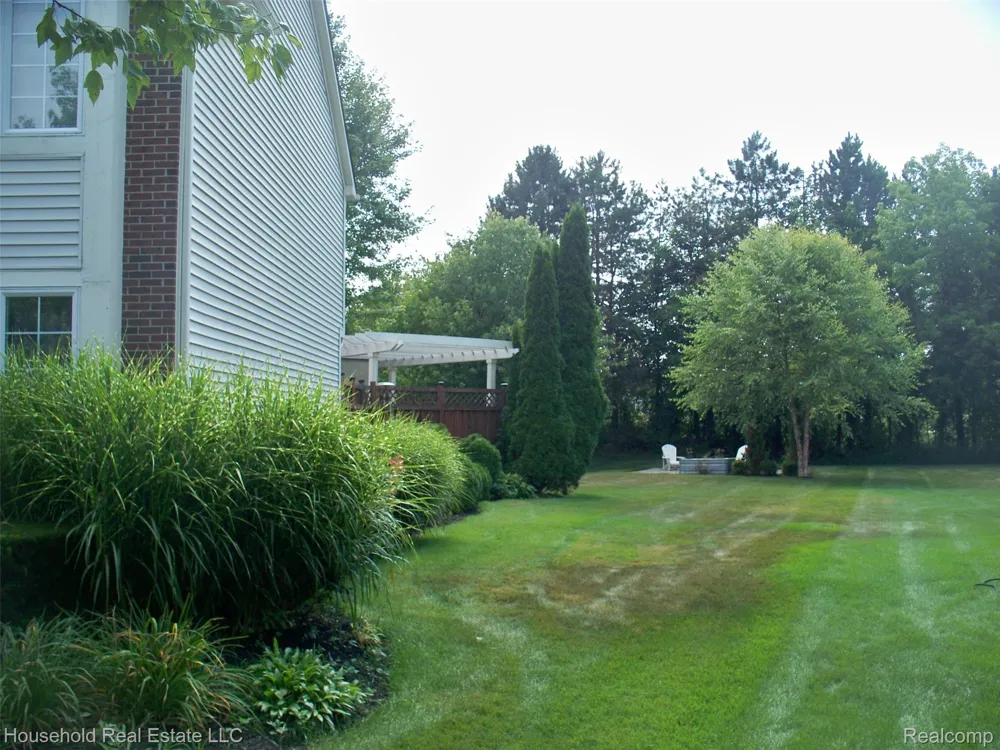 2933 Augusta Drive Commerce Charter Township, MI 48382