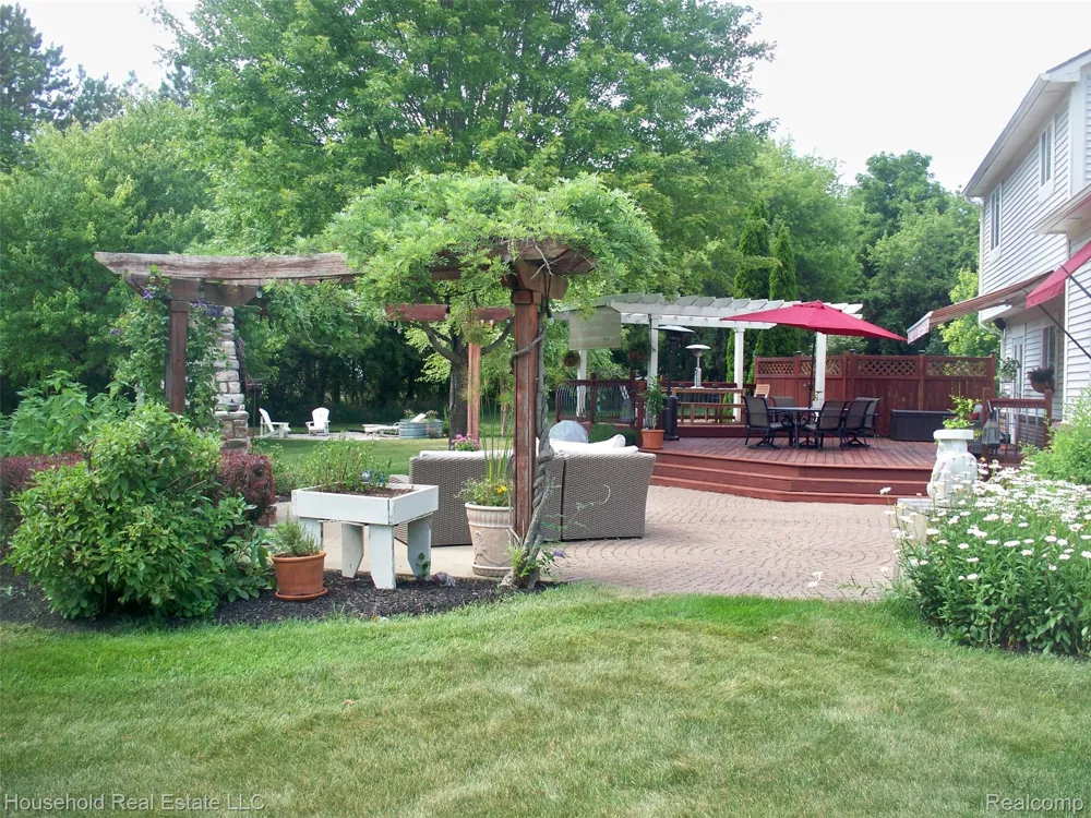 2933 Augusta Drive Commerce Charter Township, MI 48382