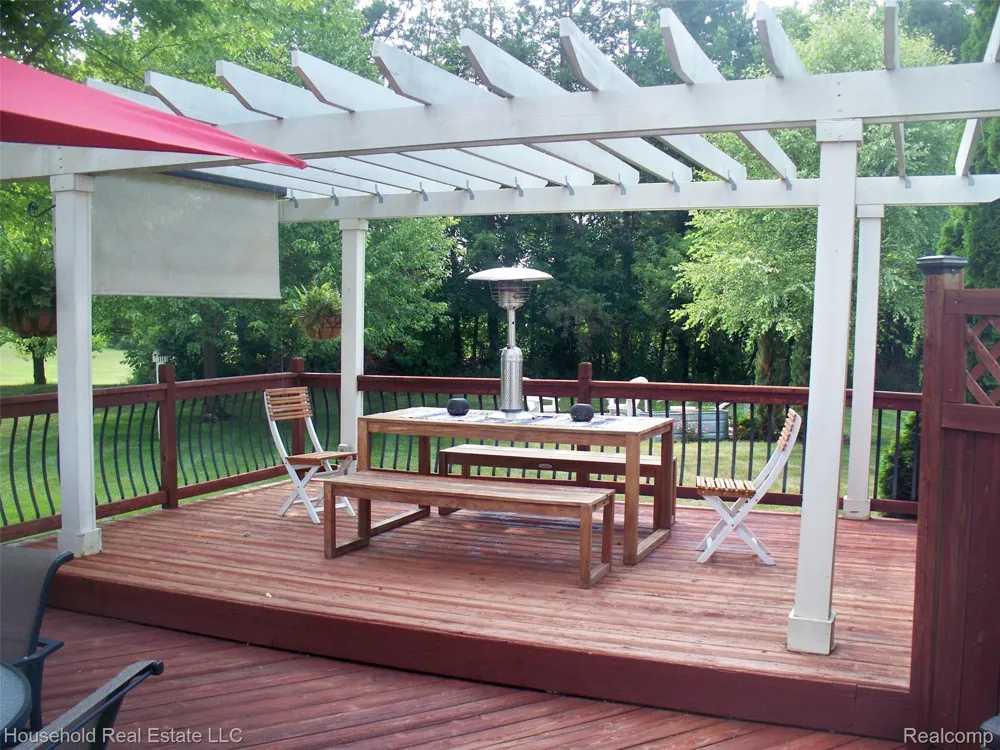 2933 Augusta Drive Commerce Charter Township, MI 48382