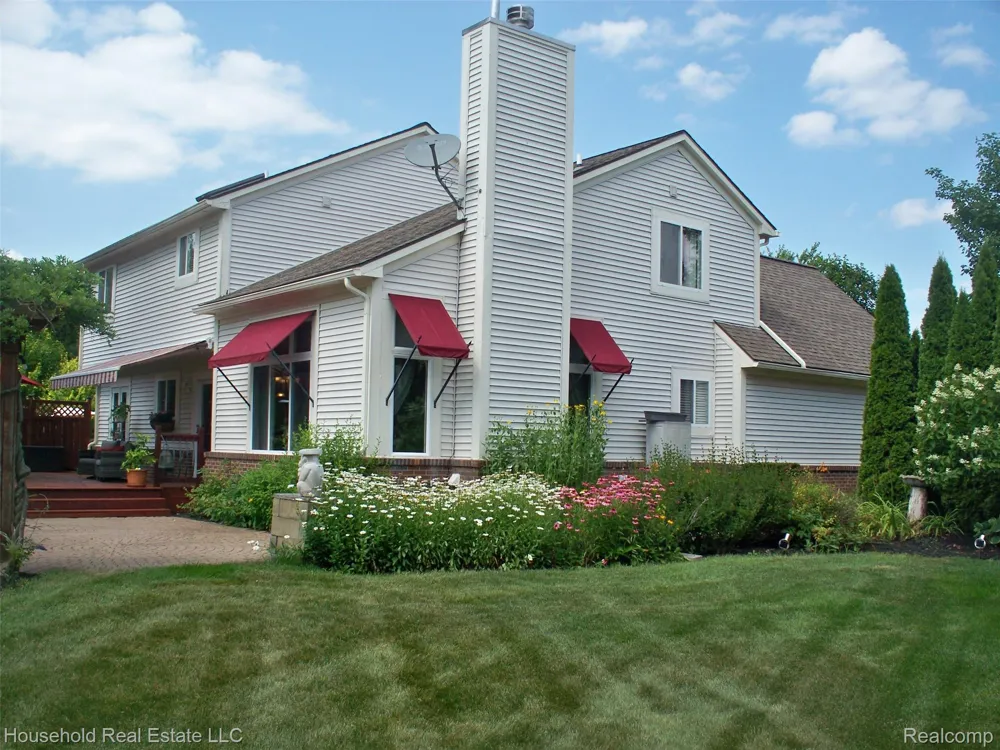 2933 Augusta Drive Commerce Charter Township, MI 48382
