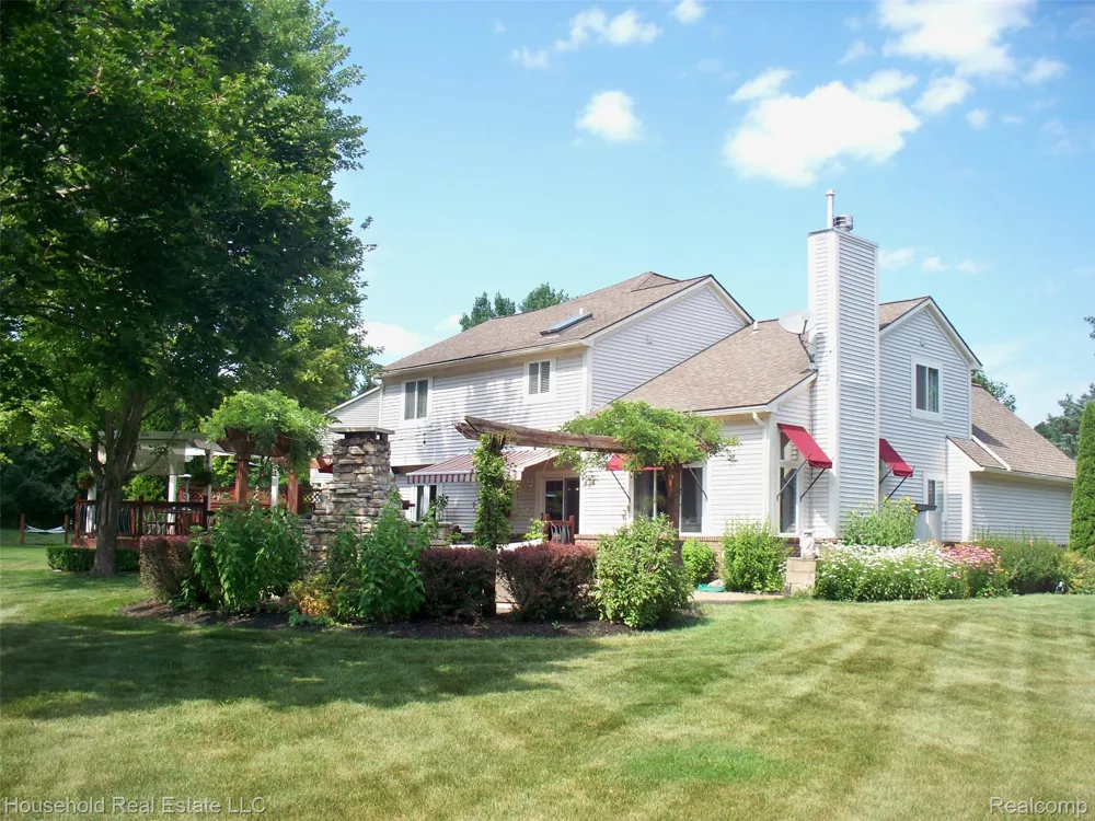 2933 Augusta Drive Commerce Charter Township, MI 48382