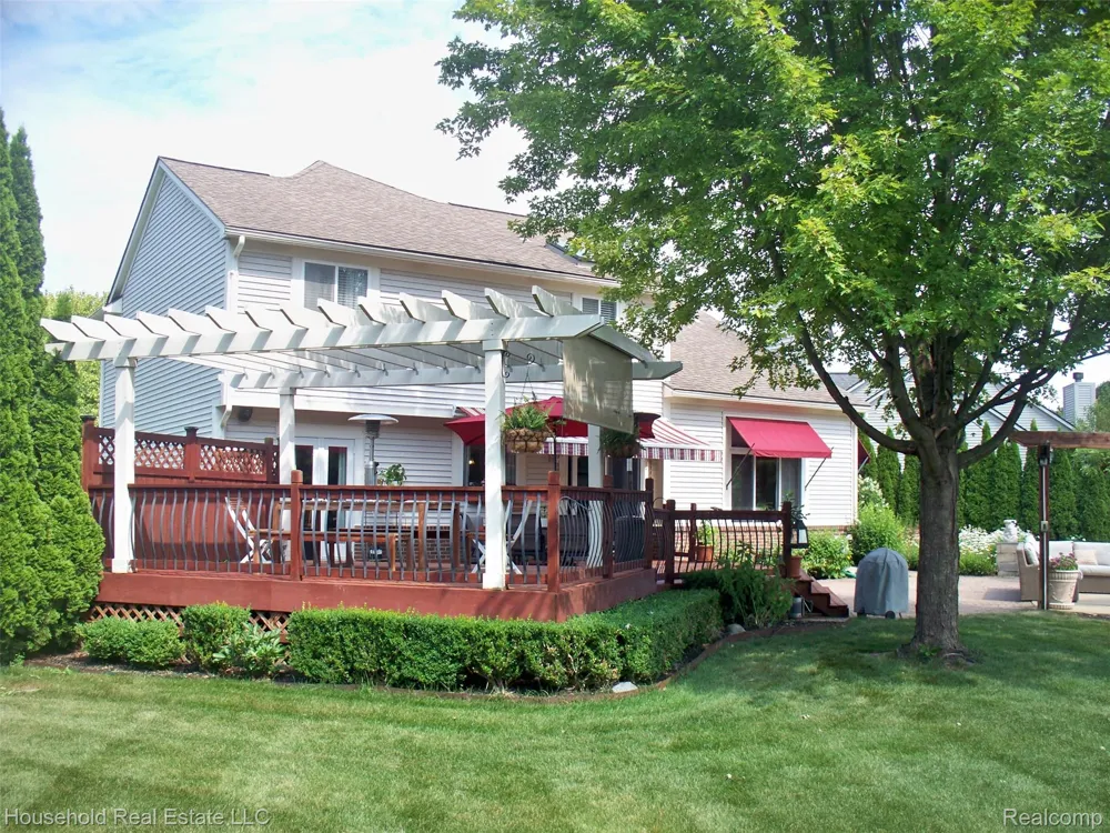 2933 Augusta Drive Commerce Charter Township, MI 48382