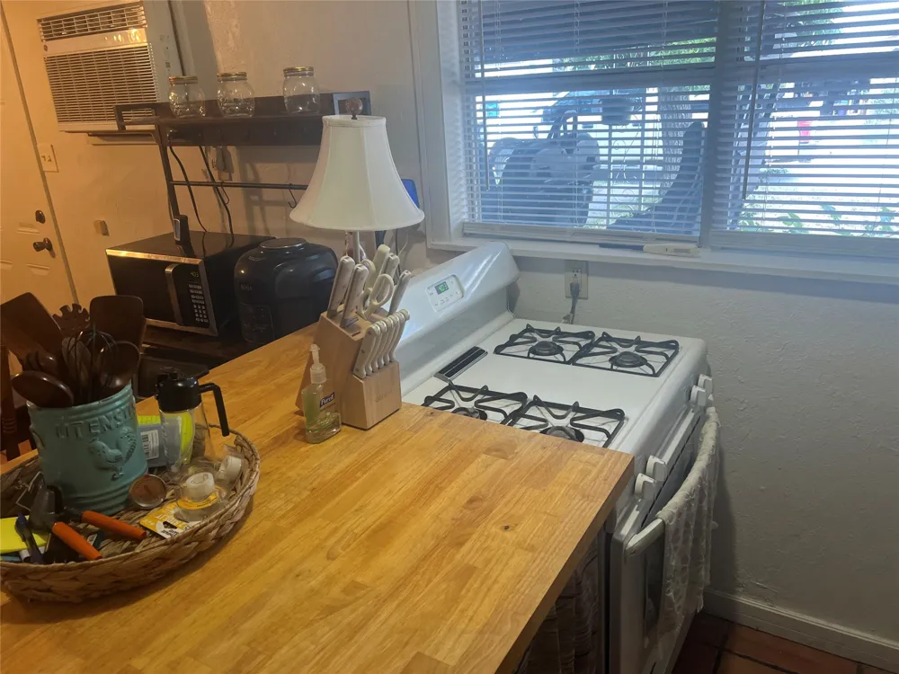 213 drinkard Eden, TX 76837