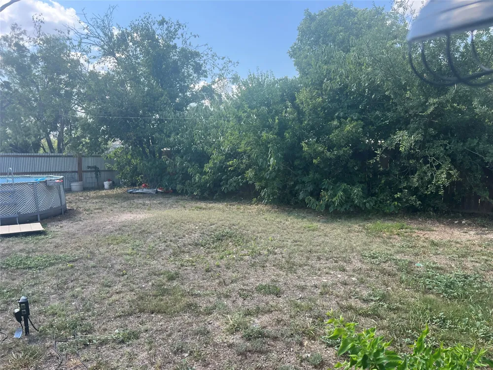 213 drinkard Eden, TX 76837