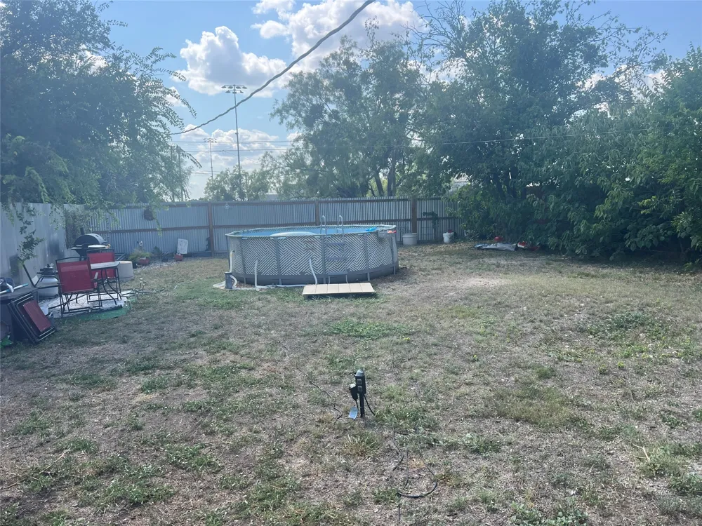 213 drinkard Eden, TX 76837