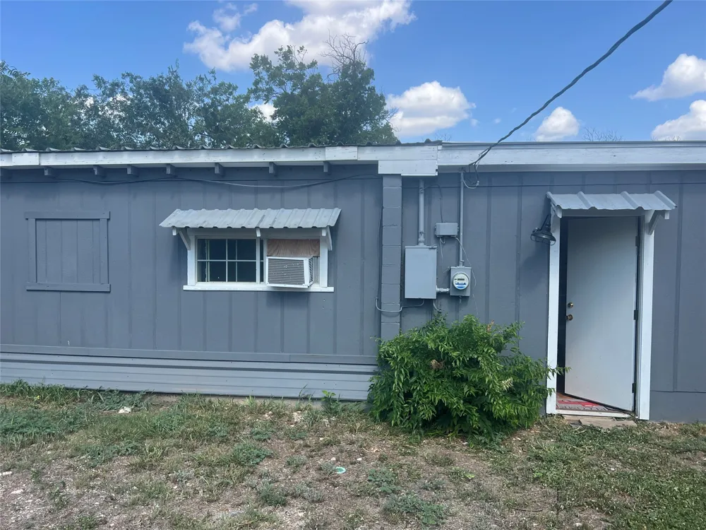 213 drinkard Eden, TX 76837