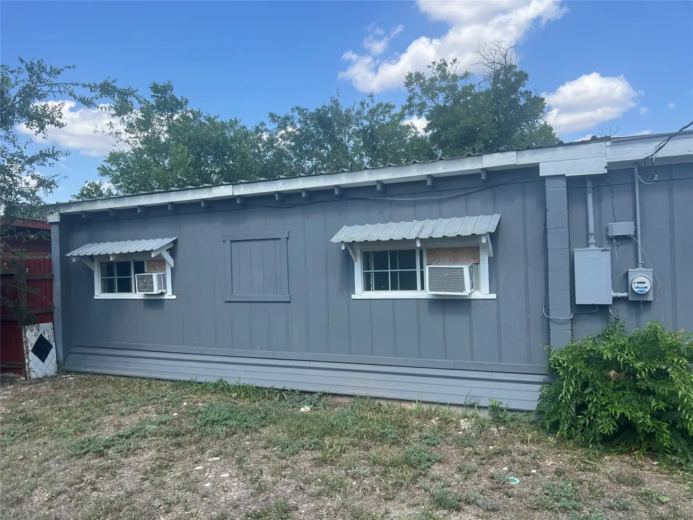 213 drinkard Eden, TX 76837