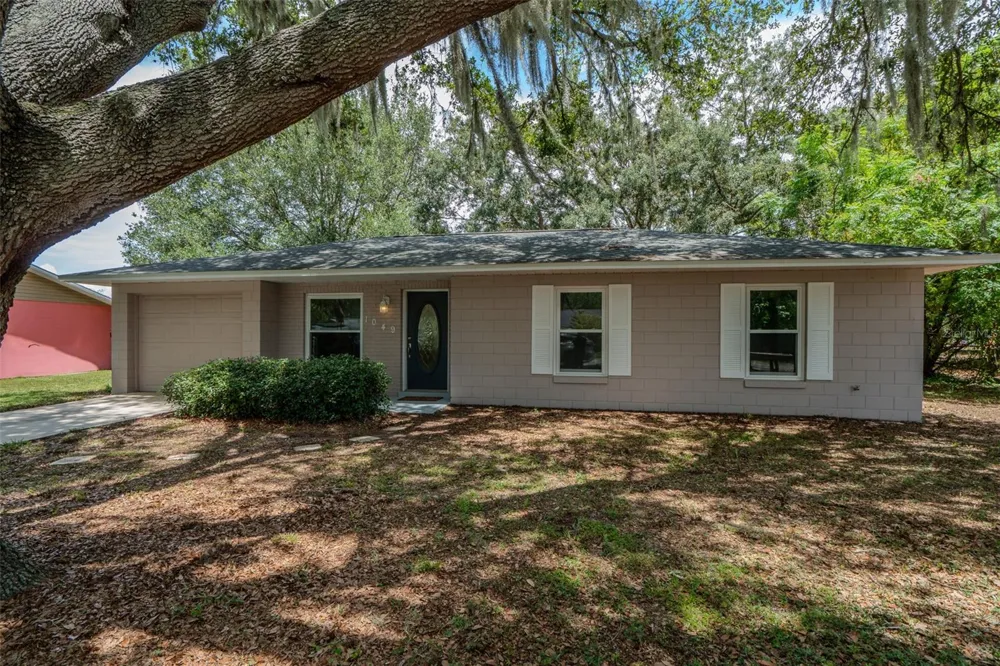 1049 BIRCH BOULEVARD Tavares, FL 32778