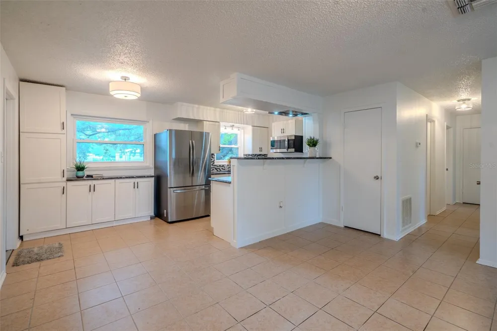 1049 BIRCH BOULEVARD Tavares, FL 32778