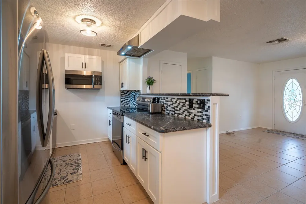 1049 BIRCH BOULEVARD Tavares, FL 32778