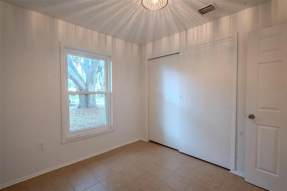 1049 BIRCH BOULEVARD Tavares, FL 32778