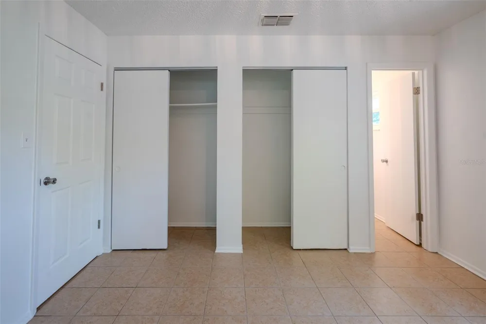 1049 BIRCH BOULEVARD Tavares, FL 32778