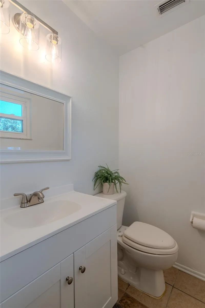 1049 BIRCH BOULEVARD Tavares, FL 32778