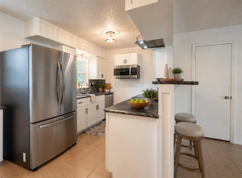 1049 BIRCH BOULEVARD Tavares, FL 32778