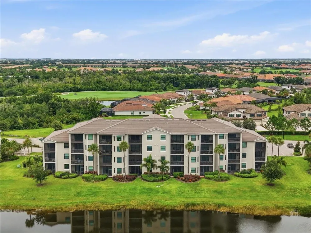 17520 GAWTHROP DRIVE #305 Lakewood Ranch, FL 34211