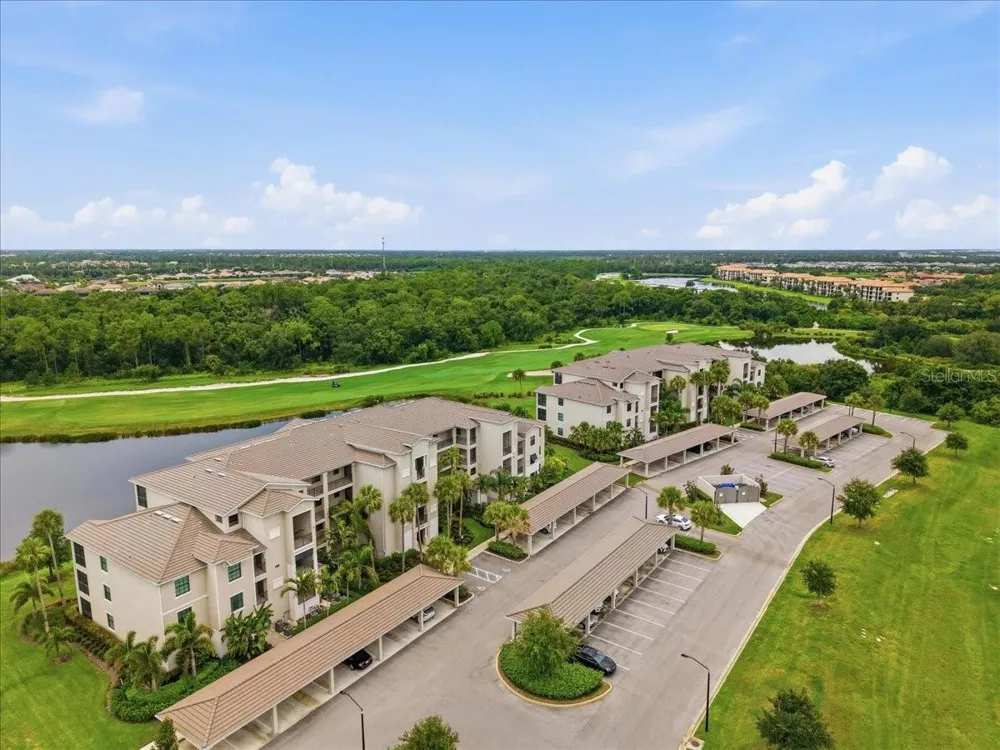 17520 GAWTHROP DRIVE #305 Lakewood Ranch, FL 34211