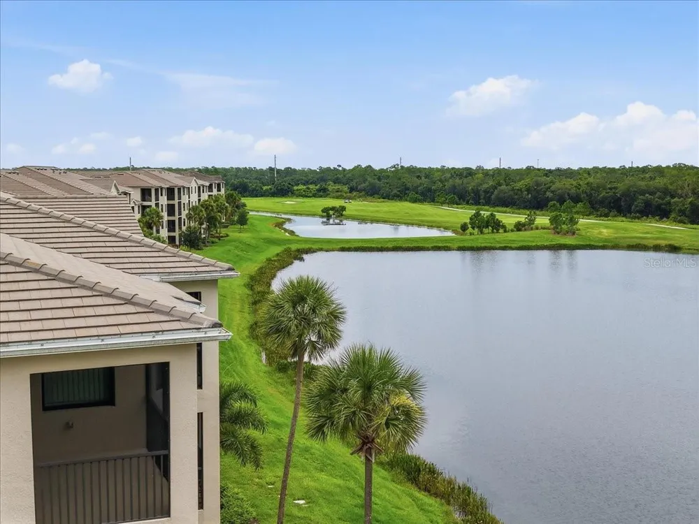 17520 GAWTHROP DRIVE #305 Lakewood Ranch, FL 34211