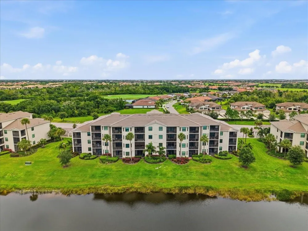 17520 GAWTHROP DRIVE #305 Lakewood Ranch, FL 34211