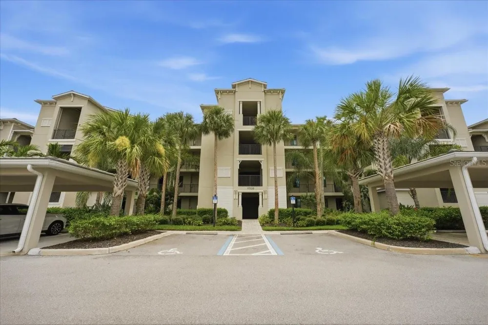 17520 GAWTHROP DRIVE #305 Lakewood Ranch, FL 34211