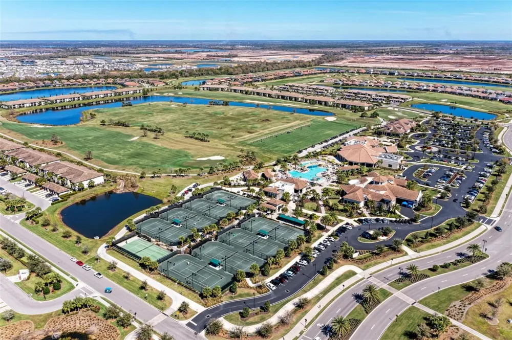 17520 GAWTHROP DRIVE #305 Lakewood Ranch, FL 34211
