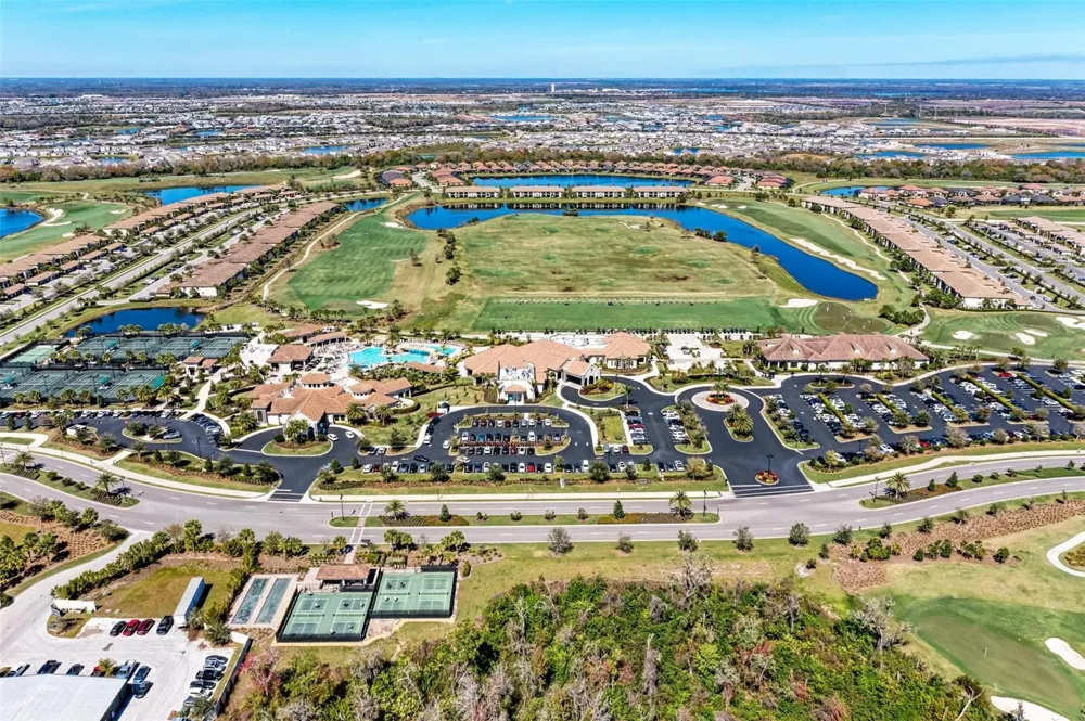 17520 GAWTHROP DRIVE #305 Lakewood Ranch, FL 34211
