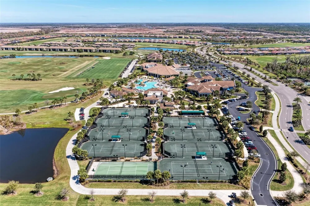17520 GAWTHROP DRIVE #305 Lakewood Ranch, FL 34211