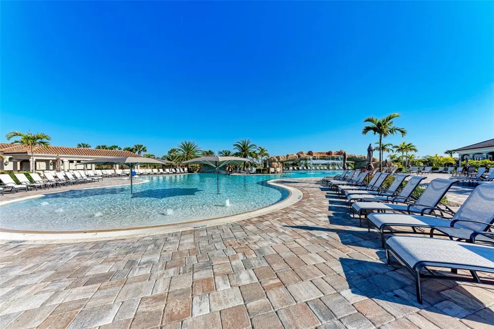 17520 GAWTHROP DRIVE #305 Lakewood Ranch, FL 34211