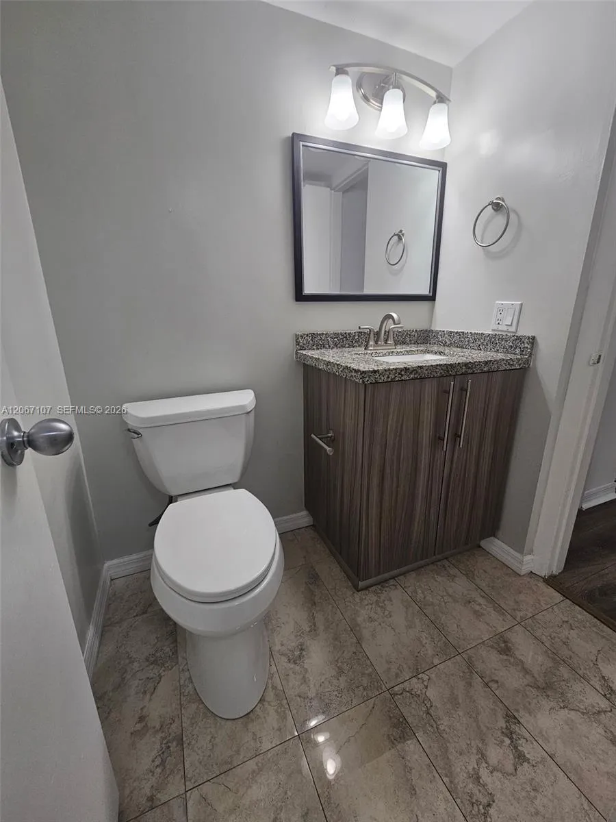 7470 Miami Lakes Dr #B208 Miami Lakes, FL 33014