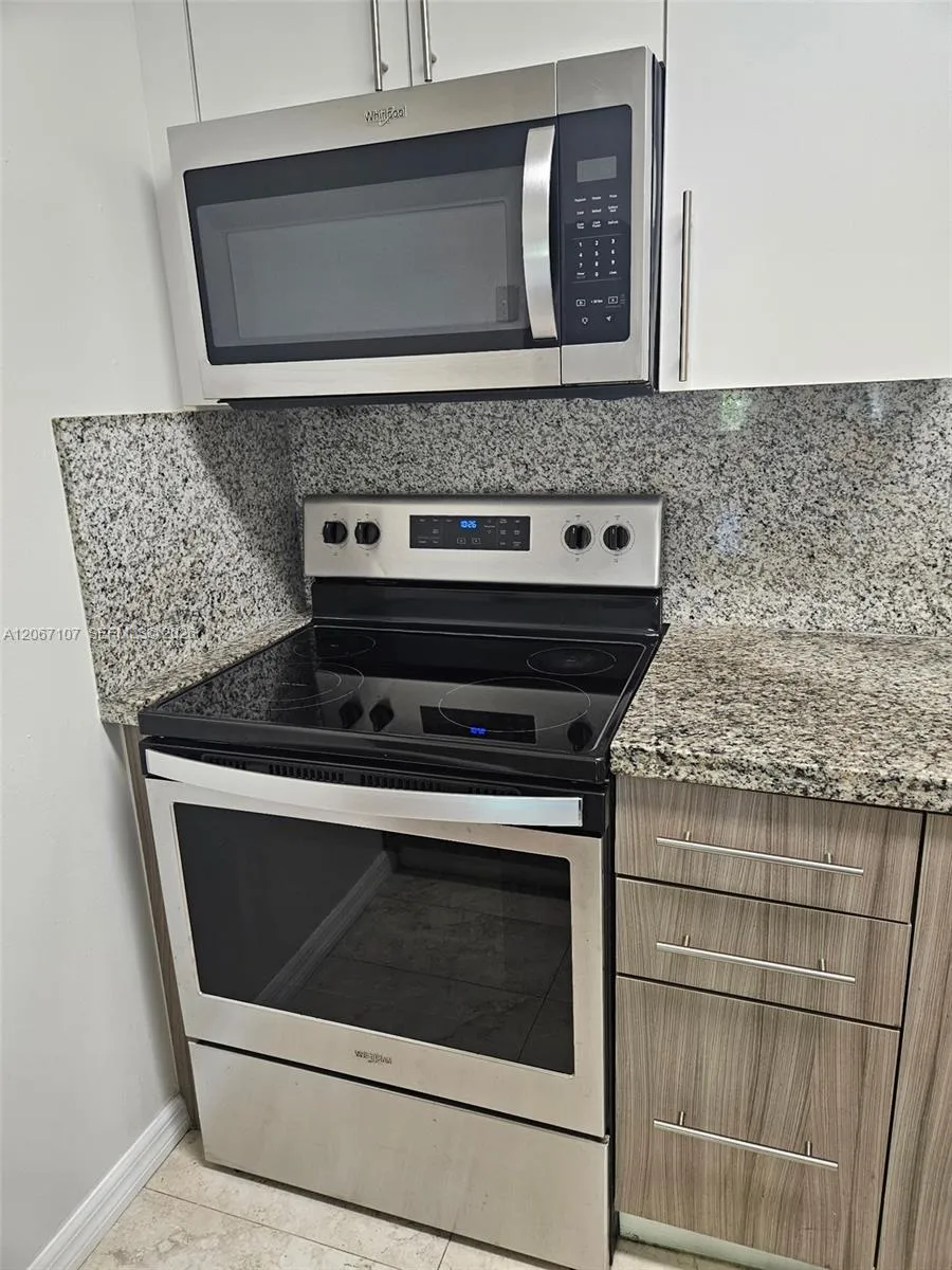 7470 Miami Lakes Dr #B208 Miami Lakes, FL 33014