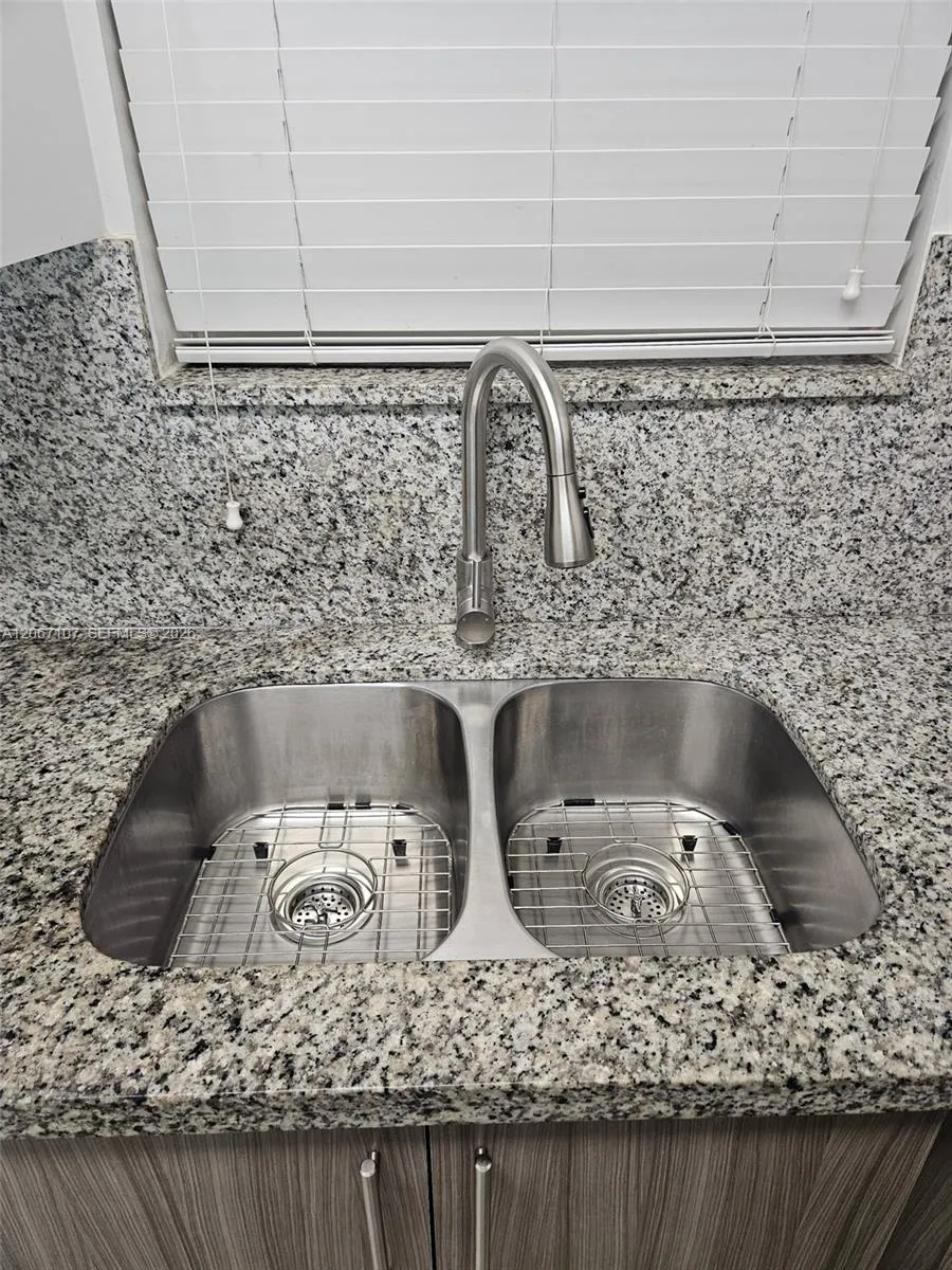 7470 Miami Lakes Dr #B208 Miami Lakes, FL 33014