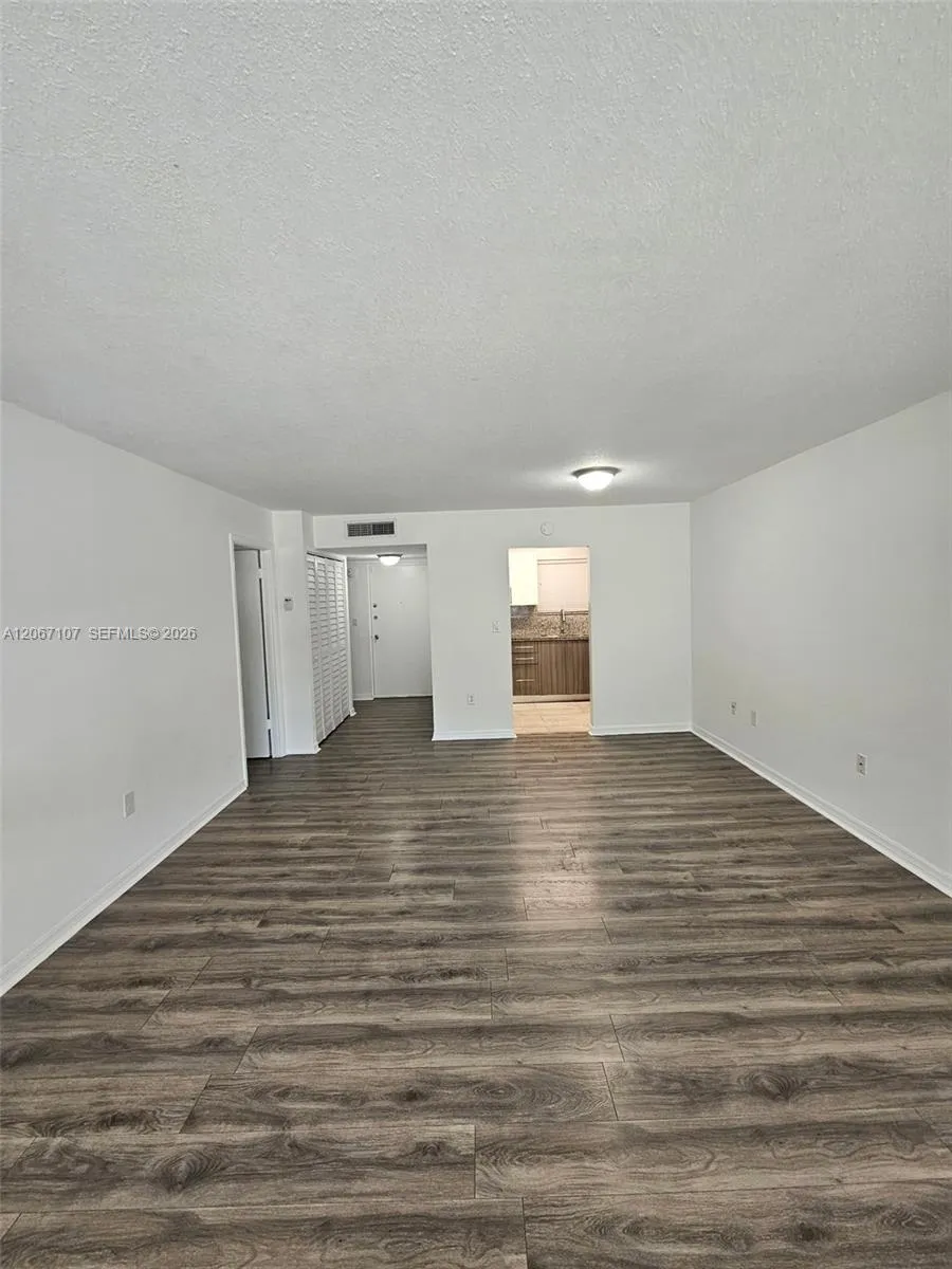 7470 Miami Lakes Dr #B208 Miami Lakes, FL 33014