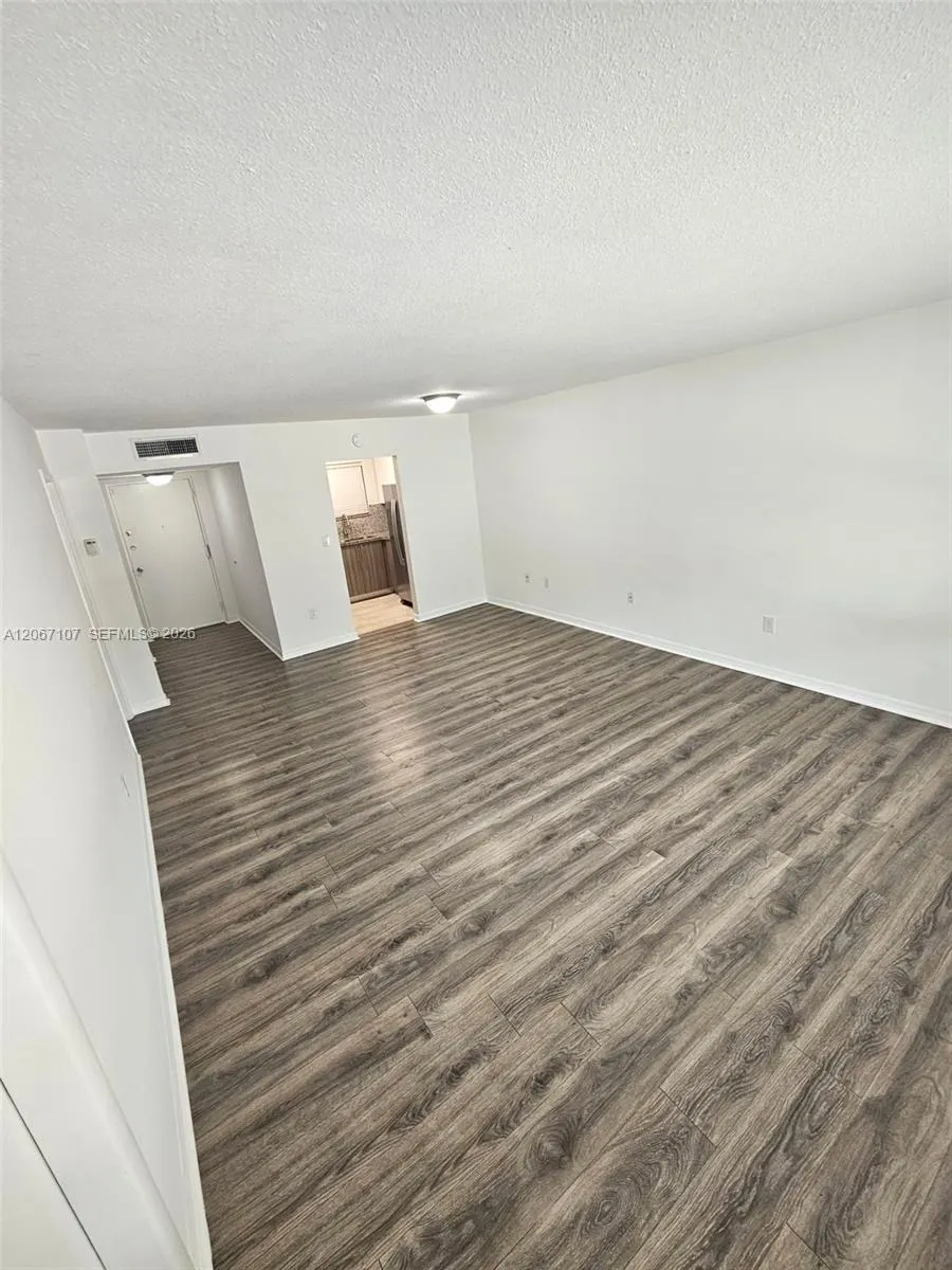 7470 Miami Lakes Dr #B208 Miami Lakes, FL 33014