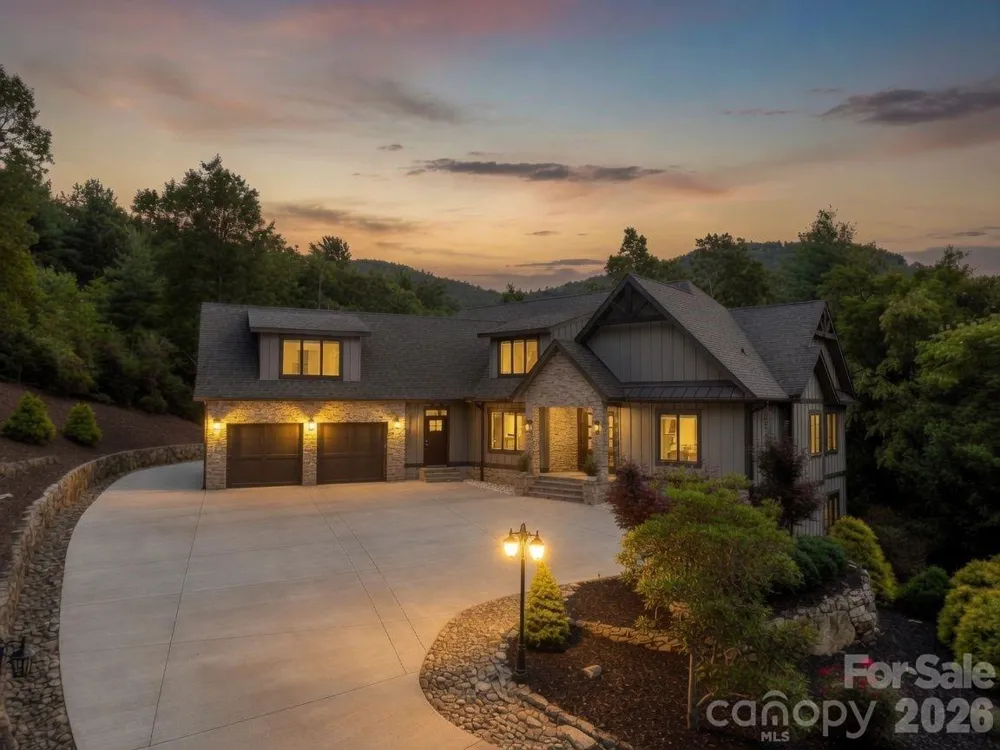 8 Lakeview Drive Fairview, NC 28730