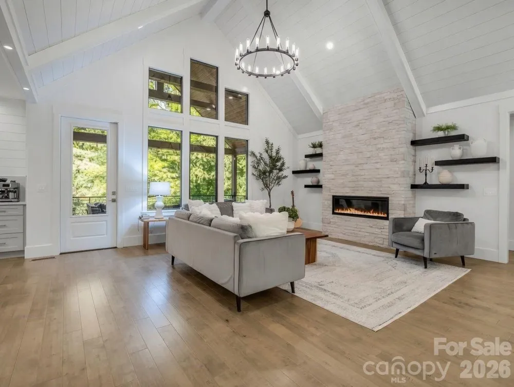 8 Lakeview Drive Fairview, NC 28730