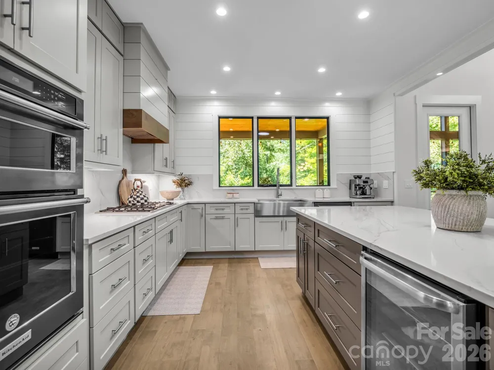 8 Lakeview Drive Fairview, NC 28730