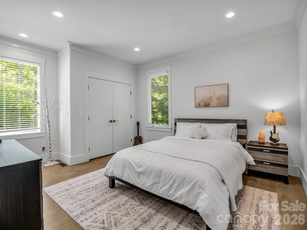 8 Lakeview Drive Fairview, NC 28730