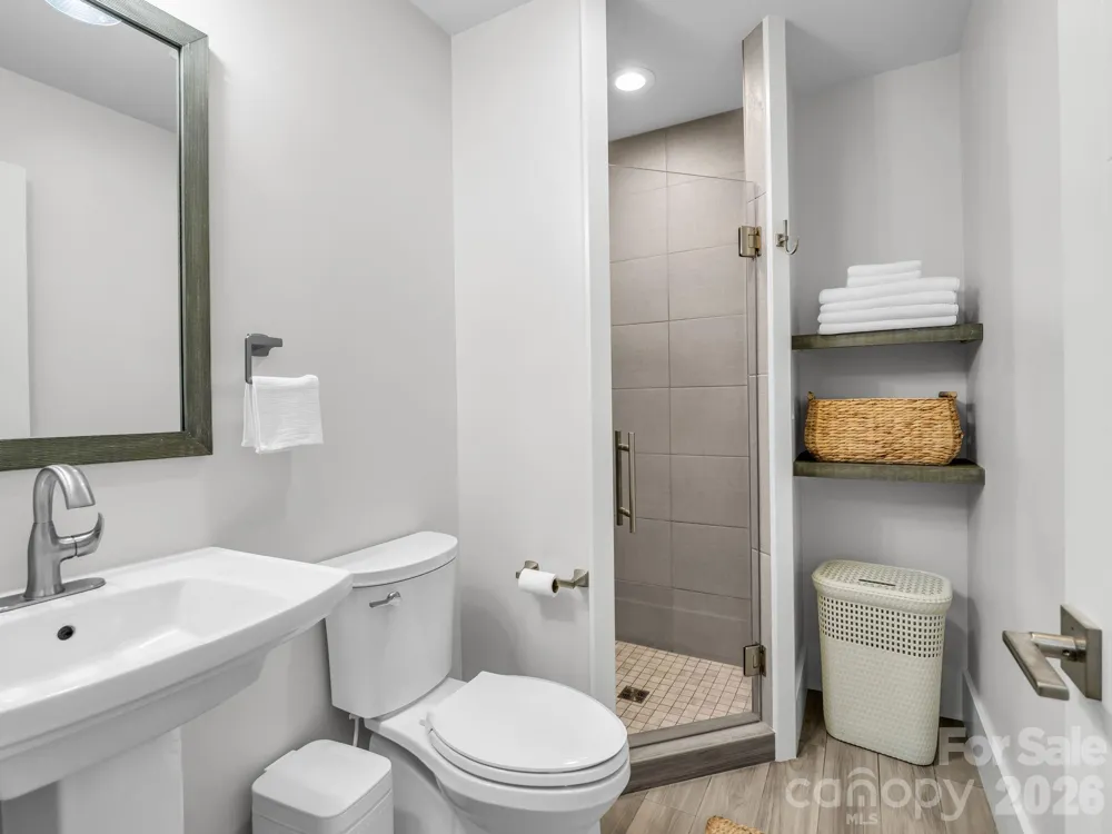 8 Lakeview Drive Fairview, NC 28730