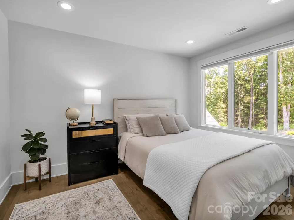 8 Lakeview Drive Fairview, NC 28730